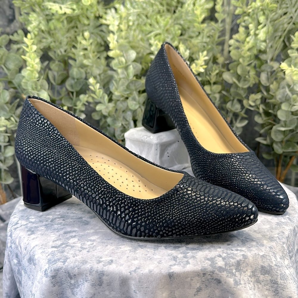 Trotters Black Textured Leather Block Heel Pumps